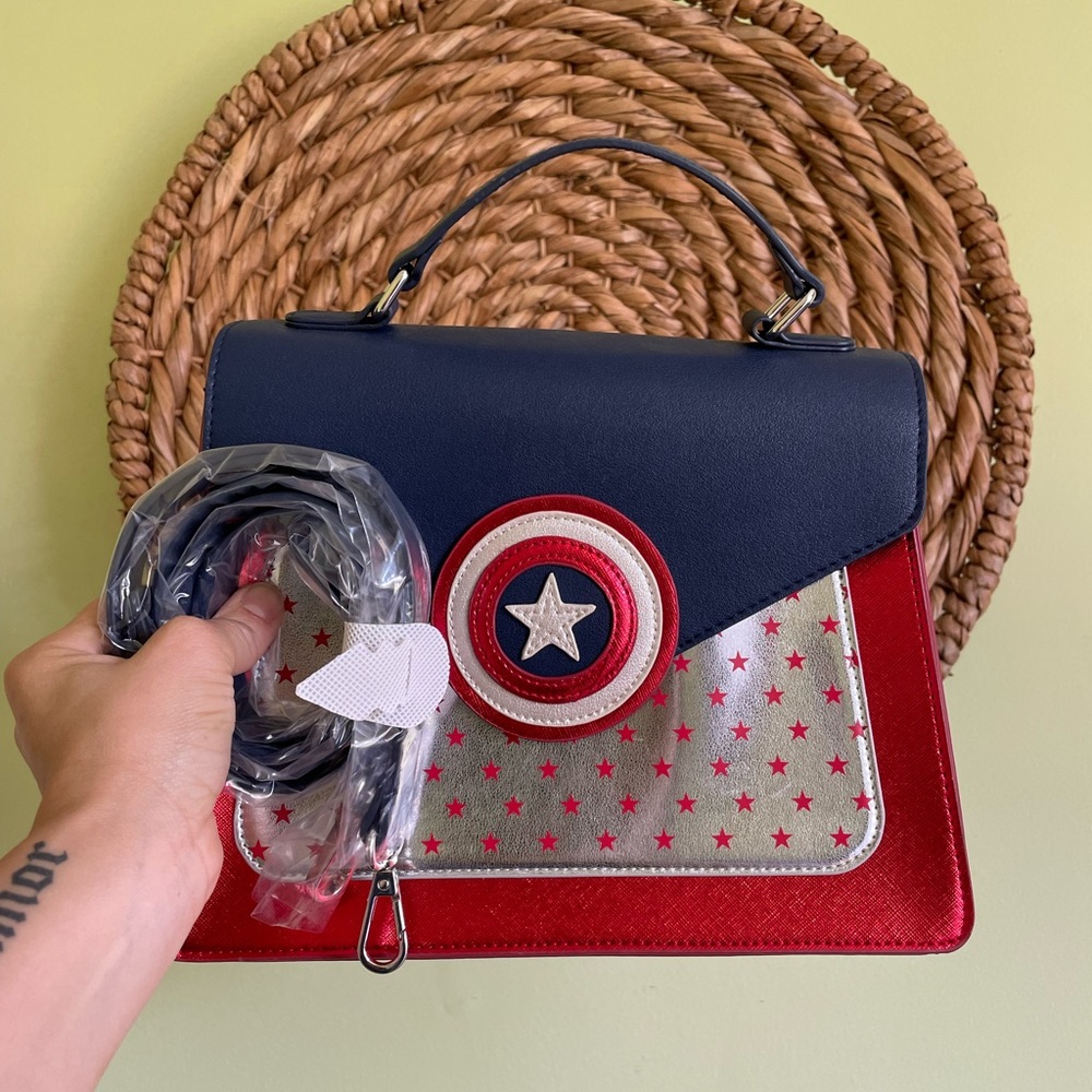 Captain America purse NWOT Danielle Nicole